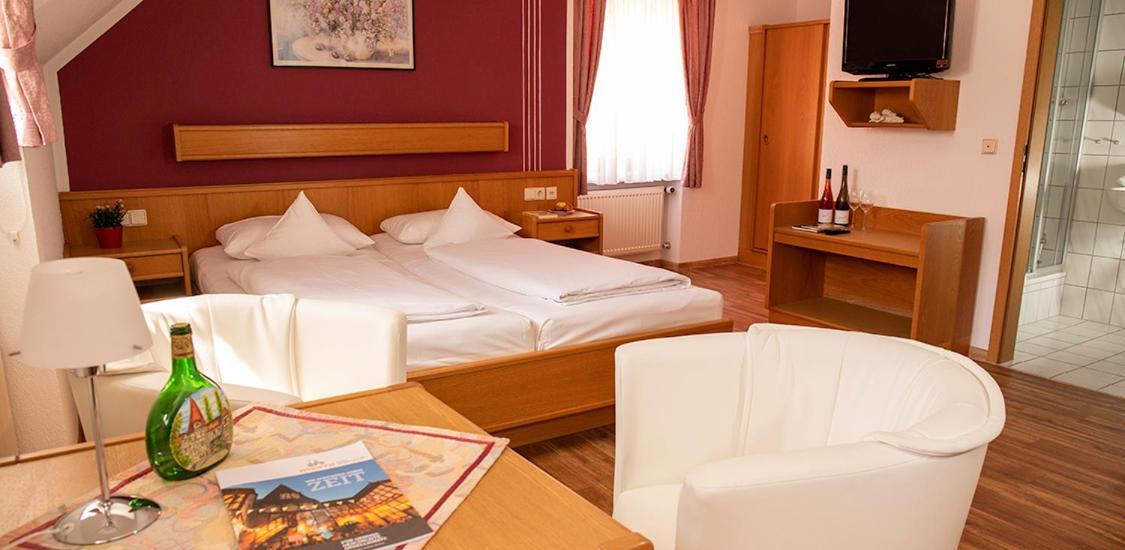 Hotel Garni Zum Hirschen อิปโฮเฟิน ภายนอก รูปภาพ