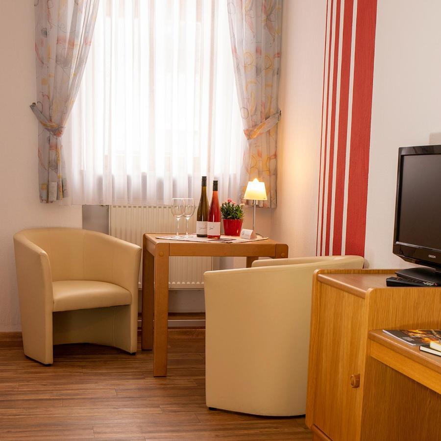 Hotel Garni Zum Hirschen อิปโฮเฟิน ภายนอก รูปภาพ