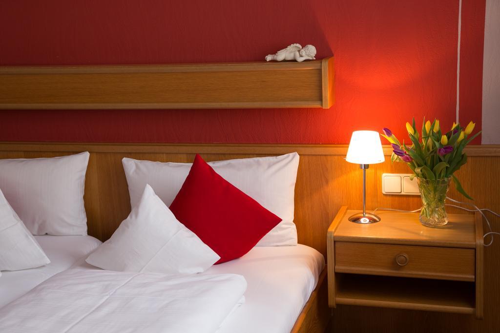Hotel Garni Zum Hirschen อิปโฮเฟิน ภายนอก รูปภาพ